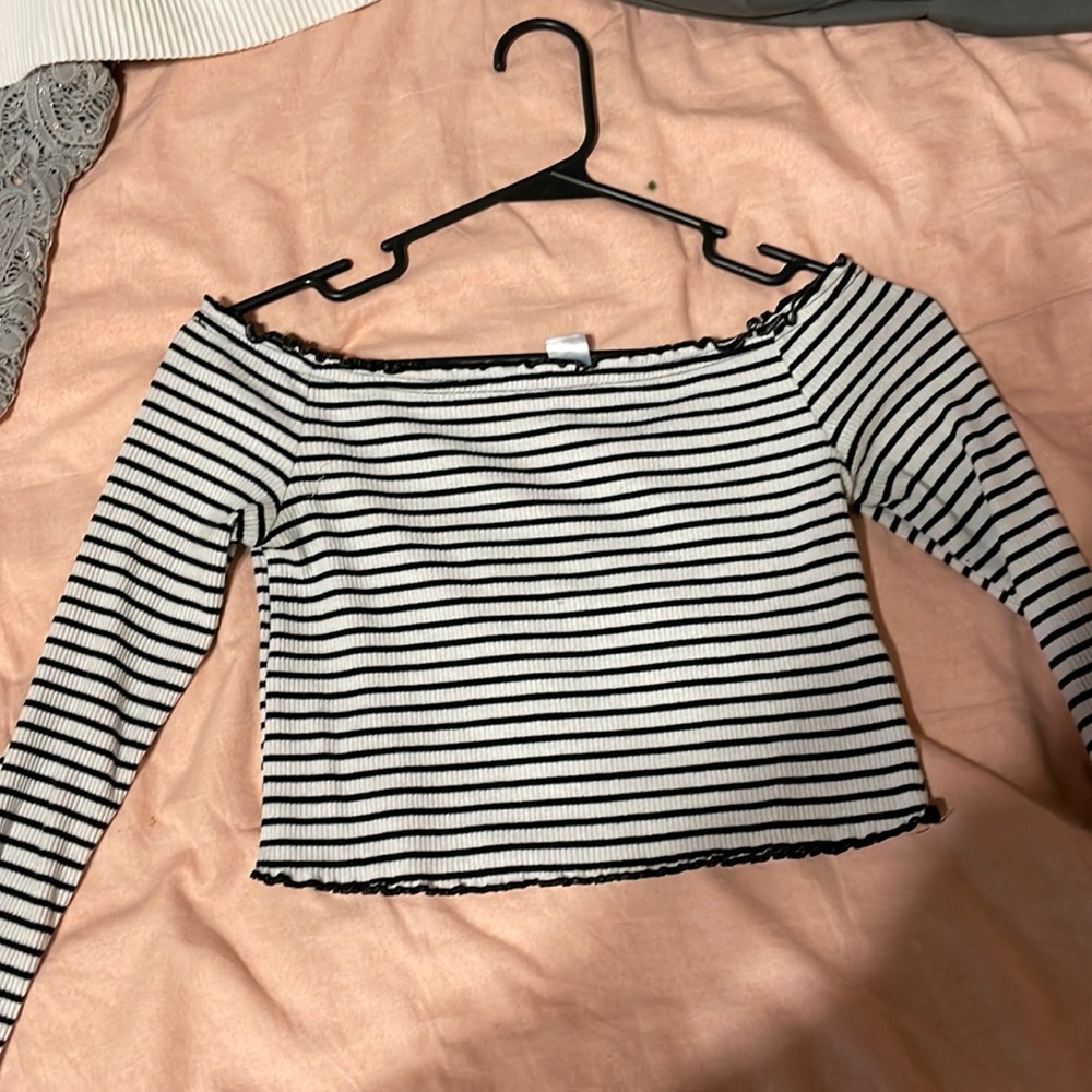 Off the shoulder long sleeve crop top